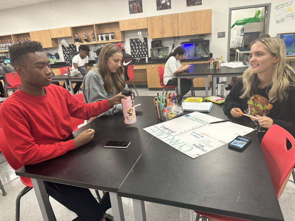 BellaireHigh's tweet photo. So much happening in Aquatic Science! Check out the crabs they caught in Galveston and the mollusk! And now they are on to Algae and organisms. #BHSLearn https://t.co/OR9aNjM0ks