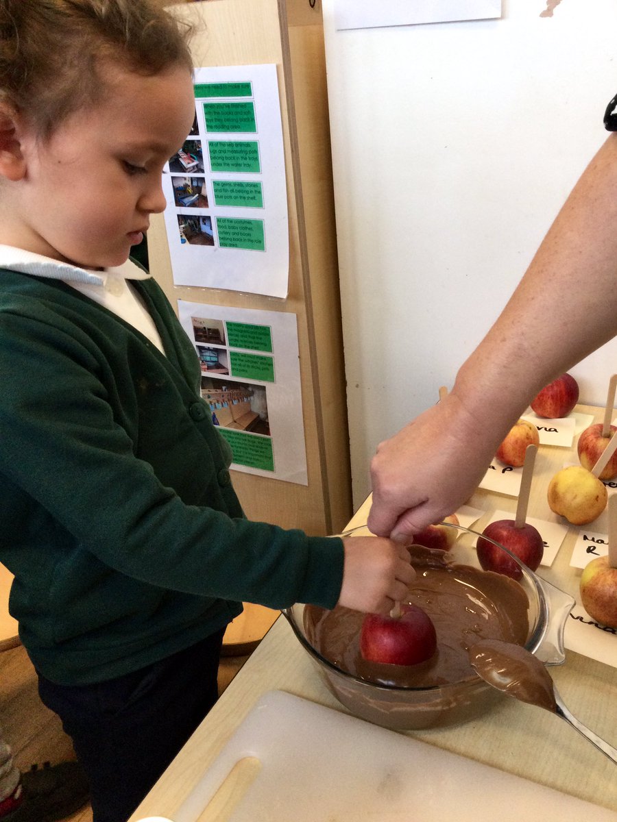 LittleForestNu2's tweet photo. Bonfire night! 🎇

We have been learning all about bonfire night traditions today. We have been making chocolate covered apples with sprinkles https://t.co/6wK8spp2lb