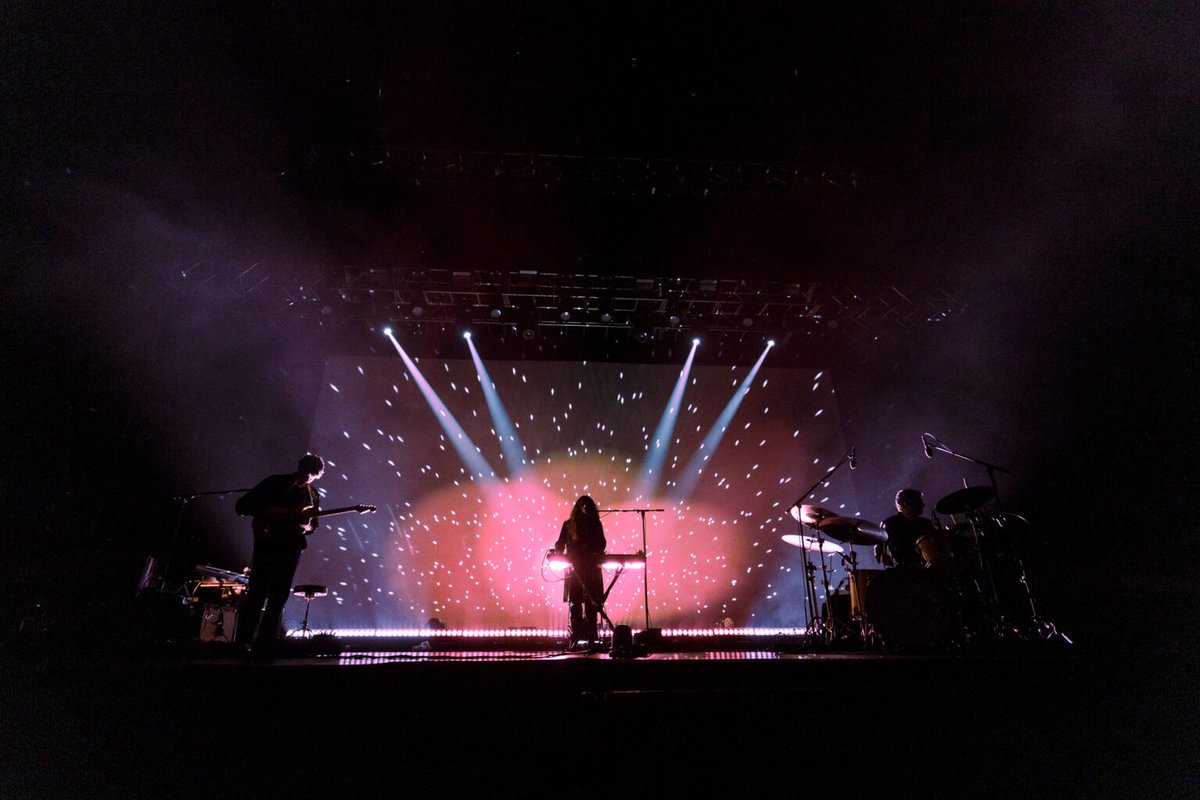 WARPmagazine's tweet photo. . @BeaccchHoussse en Pepsi Center, la magia de soñar despiertos #WARPGigs
Este será sin duda uno de los más esperados y recordados de este año, donde la magia onírica de la banda nos hizo soñar despiertos.
https://t.co/qzvJxKawYV https://t.co/aPimgDyh2D
