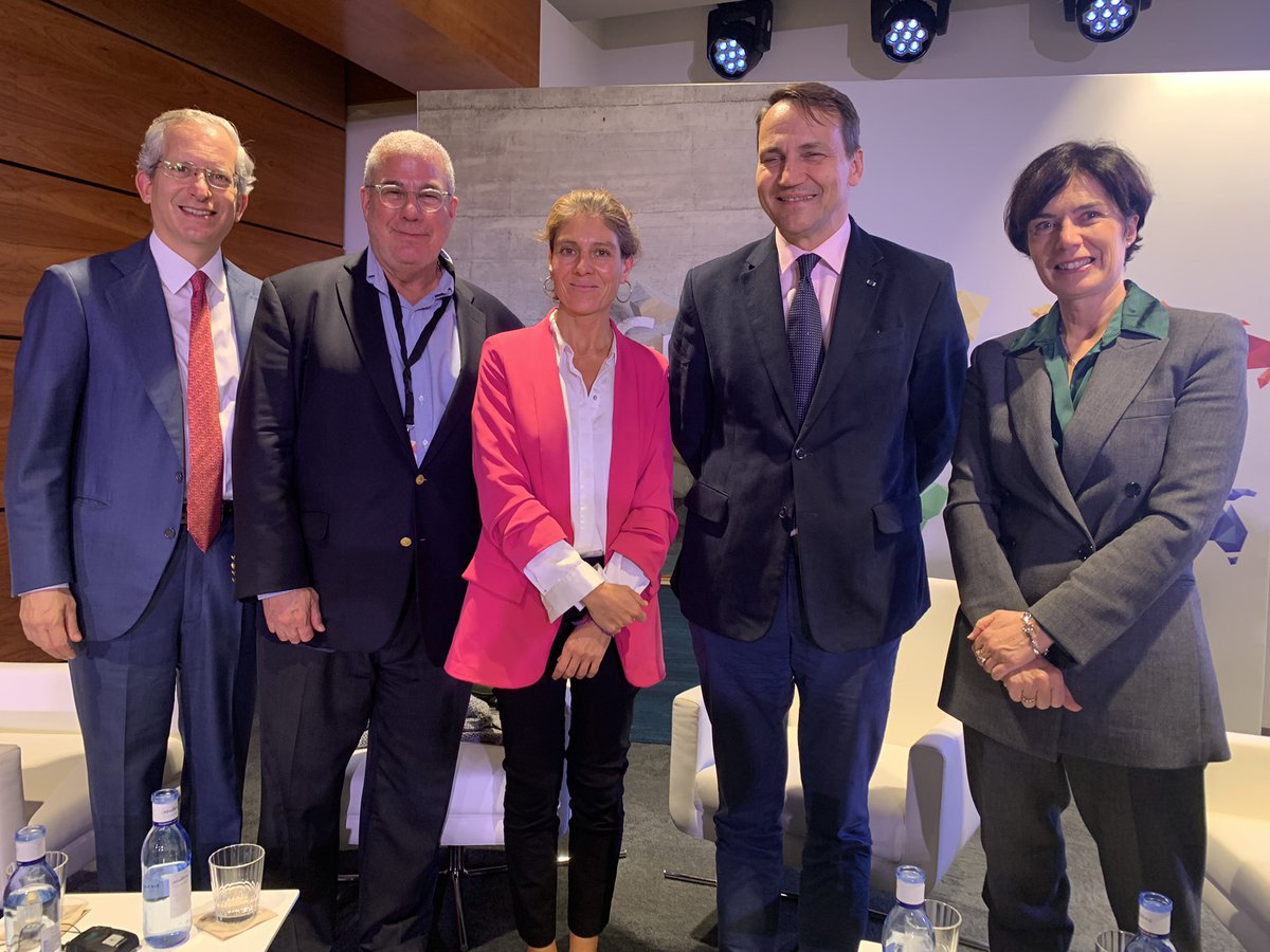 EncinaCharlie's tweet photo. Great panel on #transatlanticrelationship and great result! Thx @ManzanoCr @radeksikorski @tonylgardner @PeterRGreiff Santander International Banking Conference @rielcano @bancosantander https://t.co/AH5F4IEdgt