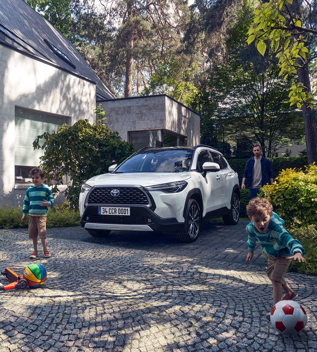 SUV bambaşka bir boyutta. SUV Yeni Corolla Cross Hybrid, evinizin önüne çok yakışacak. 😍 #Toyota #CorollaCrossHybrid #ToyotaCorollaCrossHybrid