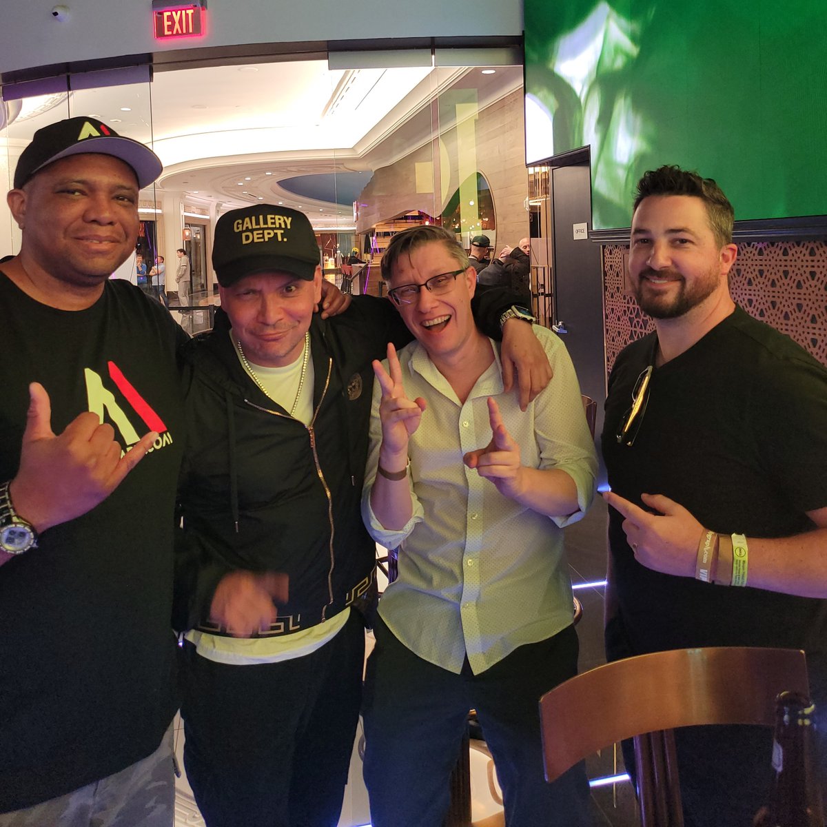 JonathanWinbush's tweet image. The homies 👊🏿
@mixmastermike @Yo_Brilly @beeple