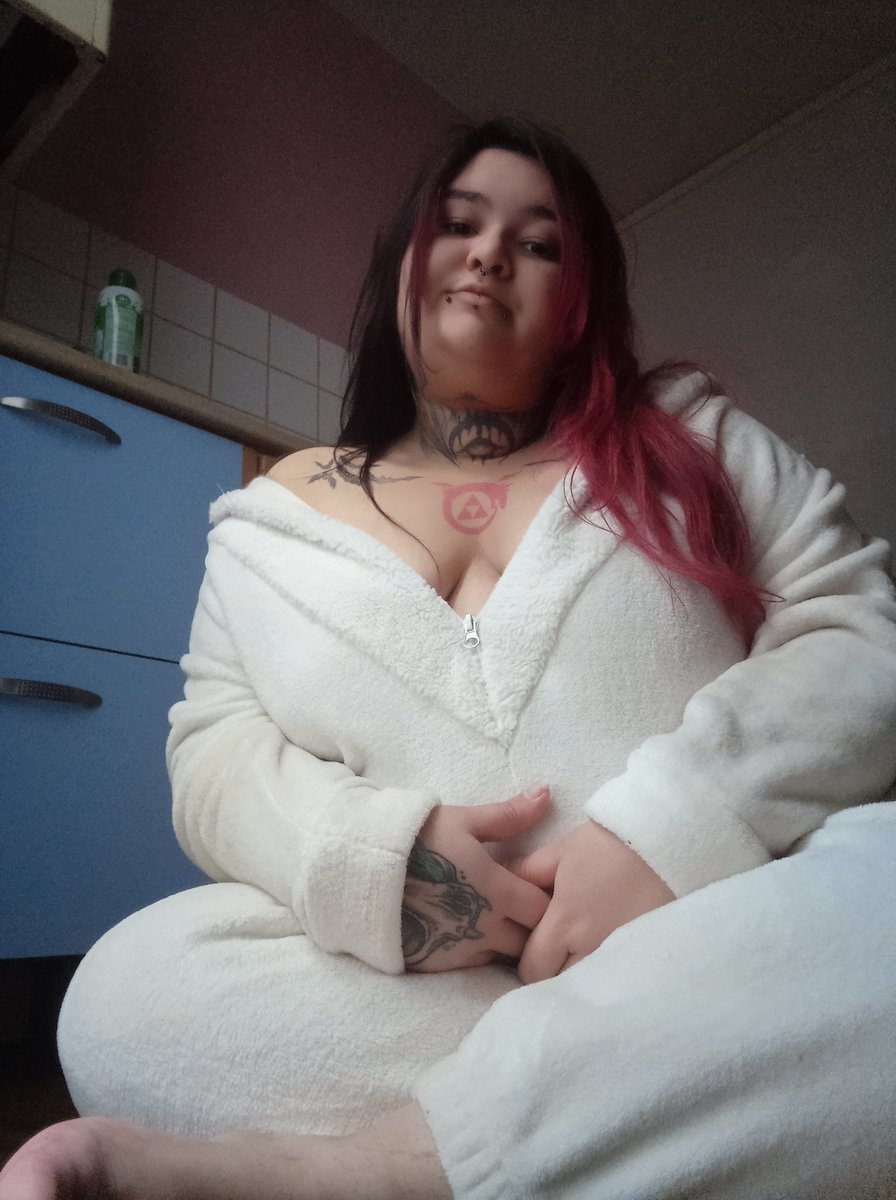 staicyjanemcfly's tweet photo. Bonne journรฉe ร vous tous ๐ฅฐ
Oui oui j'ai changer de couleur de cheveux. #inkedgirl #lust #oni #devilbat #alternativegirl https://t.co/wFKNtKIRDL
