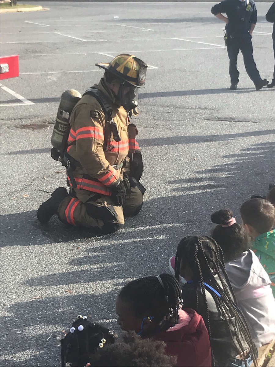mareobed's tweet photo. Learning fire safety from our community service workers https://t.co/RwRm3SAi03