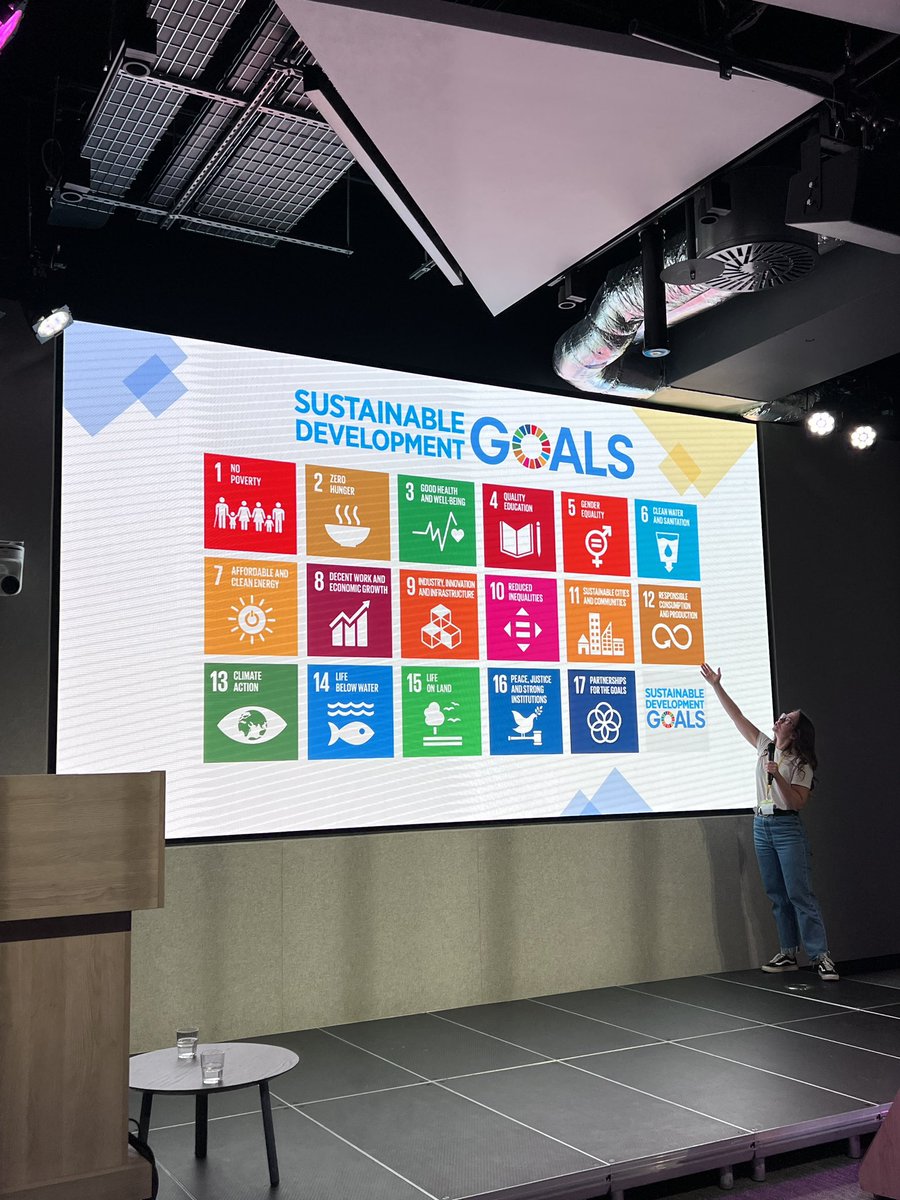 hellosocialLdn's tweet photo. Fab talk this afternoon from Georgina from @TellusMediaUK, plenty of ideas of how we can all go greener. Lots to think about and actions to take! 
@digita1women #digitalwomenlive #Sustainability https://t.co/t7Y3yTRZIg