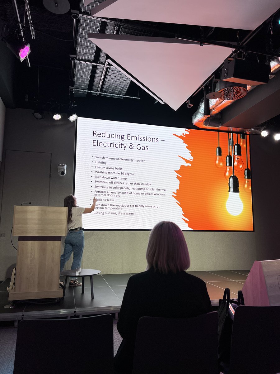 hellosocialLdn's tweet photo. Fab talk this afternoon from Georgina from @TellusMediaUK, plenty of ideas of how we can all go greener. Lots to think about and actions to take! 
@digita1women #digitalwomenlive #Sustainability https://t.co/t7Y3yTRZIg