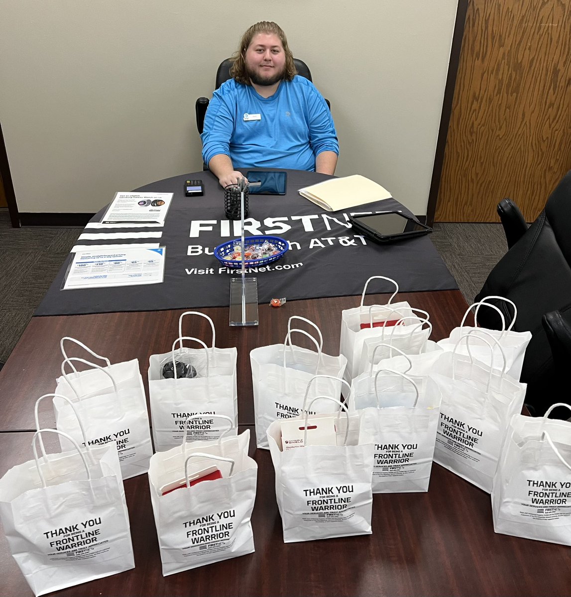 KokomoTeam's tweet photo. Showing appreciation to our @HowardCoSheriff department!
@BrianWest_GLM @TheoAlexander11 @Mmmgood34 @TabithaSizemo14 https://t.co/0iz2FKD1fk
