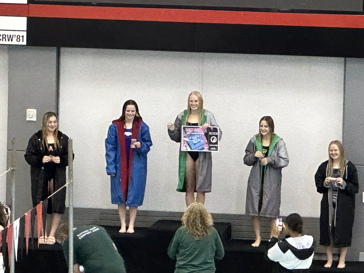 MandyMoe2000's tweet photo. @mrbrandmvhs Congratulations @isabelhawker https://t.co/kEzjCdDgRk