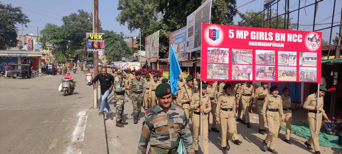 NccDteMPCG's tweet photo. #PUNEETSAGAR
#NCCactivity
A rally & cleanliness drive was undertaken by 550 Cadets, 06 ANO and 30 PI / Civ staff of 5 MP(G) Bn@Narmadapuram/Bhopal Gp/MP&CG Dte from NMV College to Sethani ghat. Media was also present during the occasion.
@HQ_DG_NCC
@drajaykumar_ias
@PRODefNgp https://t.co/Etlmjoe1xz