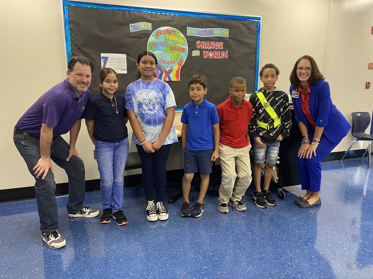 SCHOOL AND SPORTS ⚾️⚽️ @RaysBaseball and @TampaBayRowdies Team President Brian Auld got to spend the day with students at @WoodbridgeElem! 🏫 Thank you for being part of CEOs in Schools! #Raysup