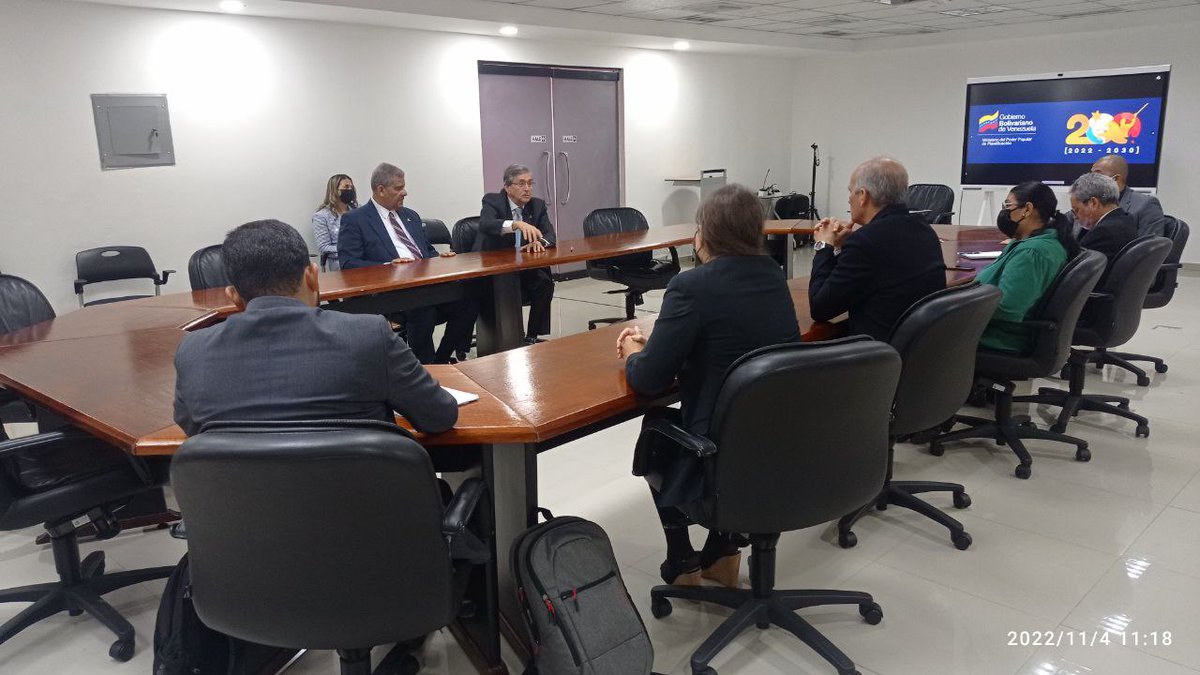 MPPPlanifica's tweet photo. #EnFotos Reunión de Trabajo entre #Venezuela y el Centro Latinoamericano de Administración para el Desarrollo (Clad) liderada por el VP Planificación, @rmenendezp y el nuevo Pdte del Consj directivo del Clad, Darío Castillo, en el marco de su aniversario número 50.
#AlcaAlCarajo https://t.co/QlNAfzbix7