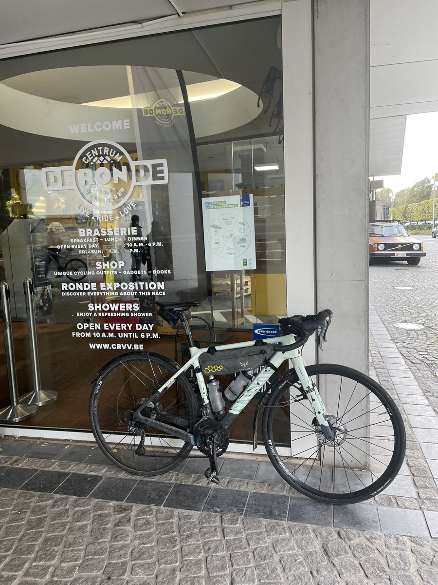 Jetzt hängt mein Pflastersteinchen in #Oudenaarde im Centrum De Ronde von Flaanderen. #FlandrienChallenge Thanks <a href="/cyclingflanders/">Cycling In Flanders</a>