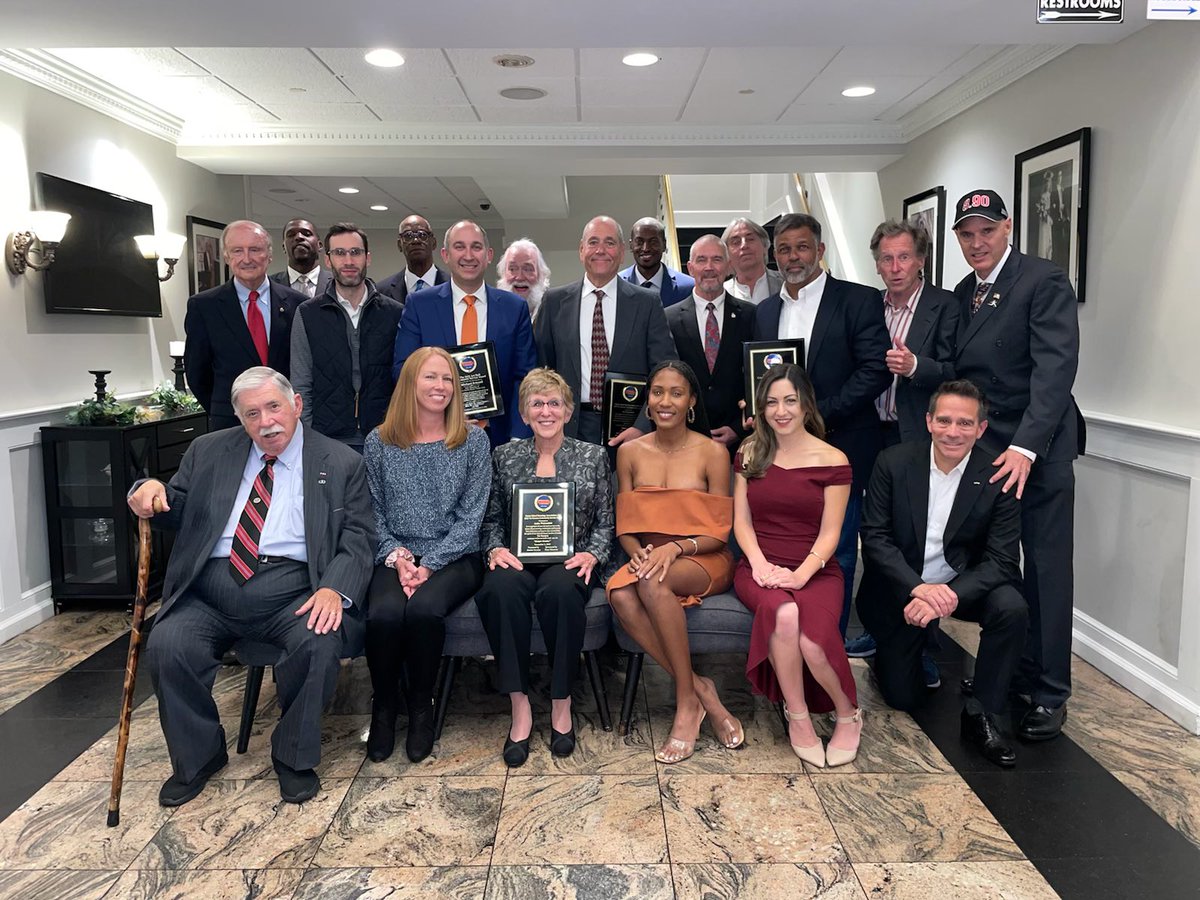 RunBlogRun's tweet photo. Legends, Honorees, Friends at tonight’s Staten Island Running Association Gala!, #worldathletics, #statenislandrunningassociation, #ajeewilson, #stevejones, #billrodgers, #jeffbenjamin, @AjeeW, @JeffBenjaminrun , @nycmarathon, @nyrrnews https://t.co/ihRLyQ7RRi