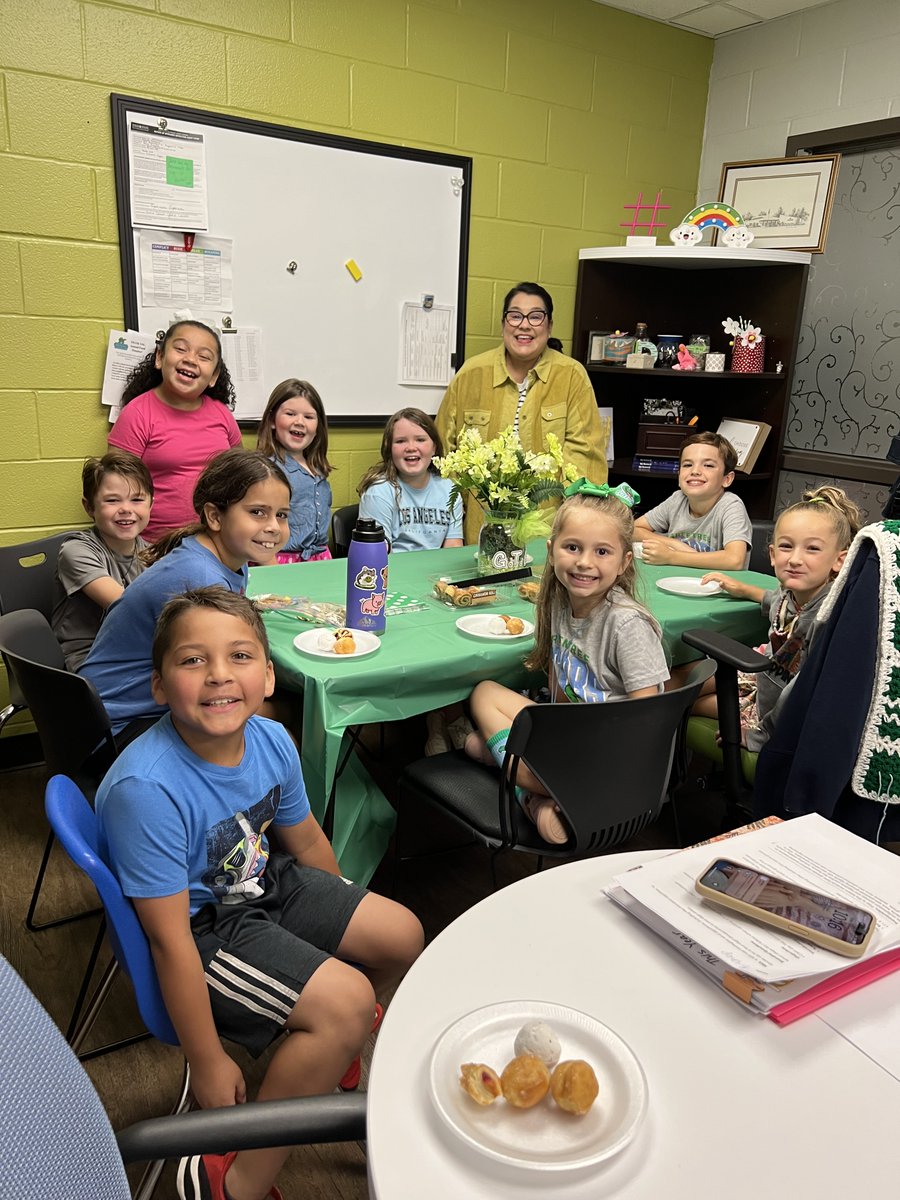HumbleISD_GTE's tweet photo. These fabulous Gators chose snack with the principals as their PBIS reward! Thank you for always being kind, safe, respectful, and responsible! @humbleisd_net @LuciSchulz1 @Christy_Erb https://t.co/rDkIrLJ1v8