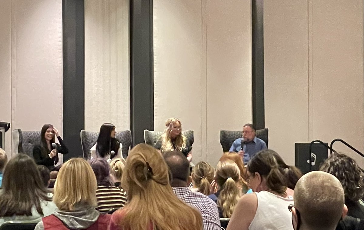 YALSA symposium closing panel, incl Alex Aster, Leigh Bardugo, and graphic artist Dani Pendergast! #YALSA22