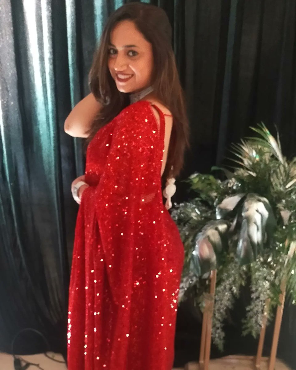 shilpapatel113's tweet photo. There's nothing hotter than a woman in a red saree.
#sareelove
#sareefashion
#sareeindia #sareefashion #sareeblogger #sareecollection #redcolor❤️ #redsaree❤ #favsaree❤️❤️❤️ #receptionlooks❤️ #photography📷 #photooftheday #photographylover #photoqueen👑📸🎞 #photomodel #actress https://t.co/PMDRmve2VX