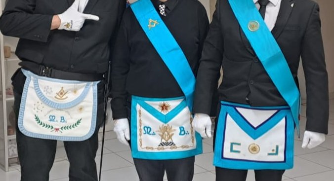 OUDJAT13's tweet photo. Pas le même Rite mais une même passion.
La Franc-maçonnerie c'est aussi s'enrichir de nos différences complémentaires. https://t.co/Juv0eKki3e