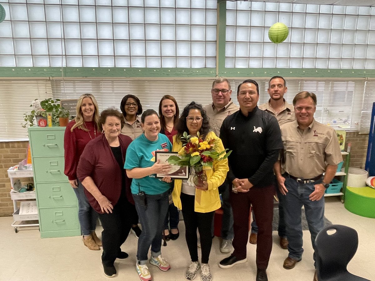 LockhartISD's tweet image. Thank you, @Foundation4LISD, for recognizing teachers Rebecca Calvert of @CFELISD and Meredith Shoults of @NavarroLISD as the Foundation’s Teachers of the Month for November! #LockedOnExcellence #LockHeartForPeople
