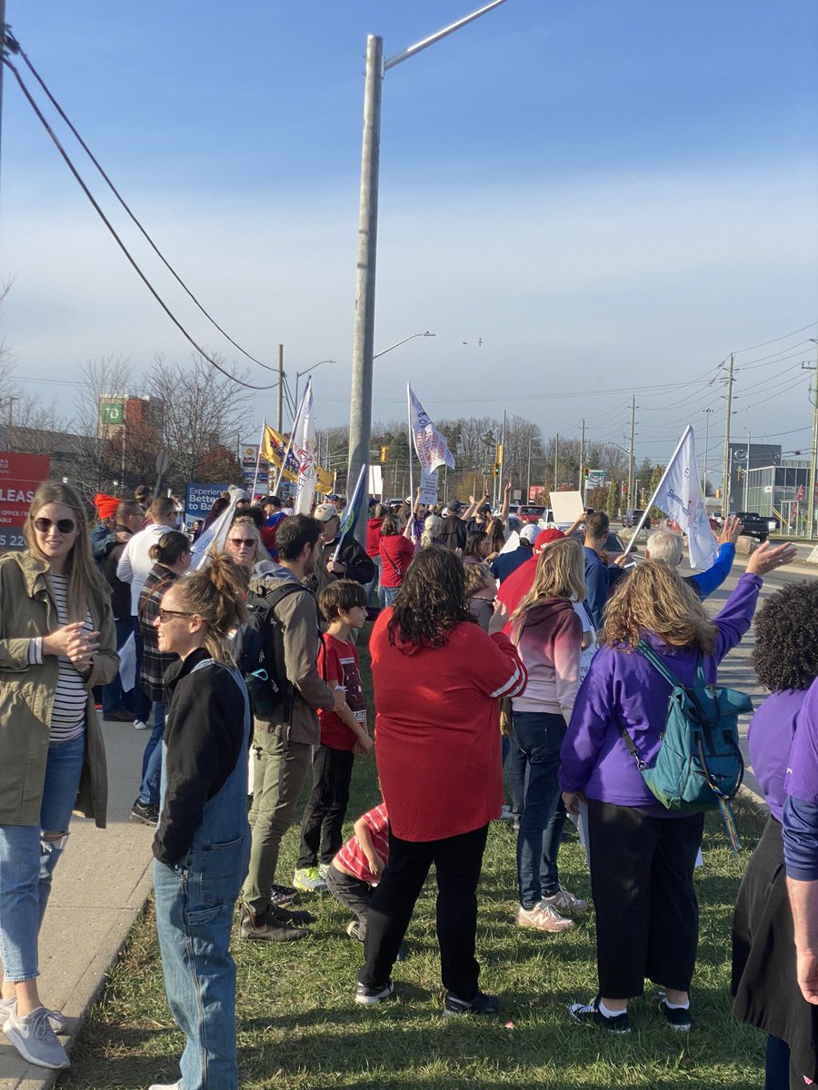 KristenTrumpet's tweet photo. @ETFOWaterloo has arrived at @kshcpc Jess Dixon’s office to stand in solidarity with @CUPEOntario! #DougFordMustResign #DougFordIsALiar #CUPE #CUPEStrong #CUPESolidarity https://t.co/1oDLeYriGu