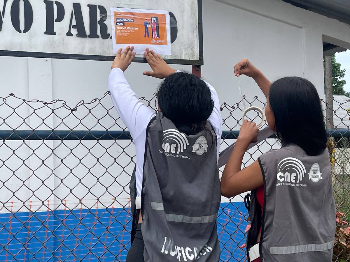 CNEOrellana's tweet photo. #EcuadorCuentaContigo | A través de afiches colocados en zonas de afluencia, informamos en las parroquias de nuestra provincia los lugares y fechas de capacitación a los Miembros de las Juntas Receptoras del Voto 🗳️ 🇪🇨

#Elecciones2023Ec. https://t.co/JdHd00af7p