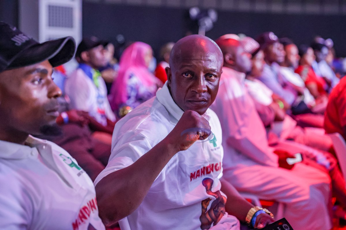 azamtvtz's tweet photo. USIKU WA RADI: Mzee wa ngumi ndoige yupo hapa anejaa tele 

Tuko LIVE #AzamSports1HD 

#ThunderNight #SuperDomeBoxing #VitasaNight #UsikuWaRadi #Vitasa #NgumiJiwe #VitasaFightNight #AzamSports1HD https://t.co/nTkgdiM8lO