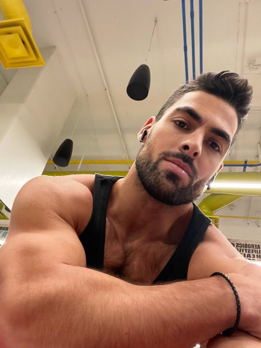 Gym time 🥵🍔what did you workout today?😳💪 https://t.co/IHr1lVnHS8<a href="/tag/love"class="tags"><span>#love</span></a>