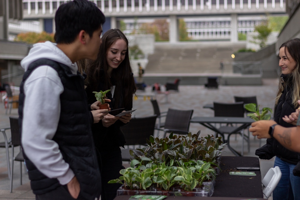 Plantsome_CA's tweet photo. Yesterday, Team Plantsome stopped by the SFU Campus in Burnaby to connect with students on the benefits of plant care 🌿 As some studies show that plants can improve concentration and creativity, it's no wonder that they make great study buddies! https://t.co/IzpGcEmEC9