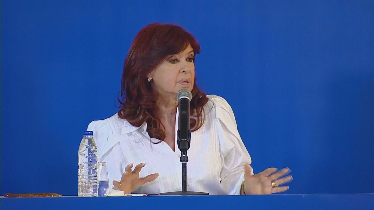todonoticias's tweet image. Cristina Kirchner ligó a sus agresores con el macrismo: “Los que me atacaron eran gente pagada” bit.ly/3fEJV3x