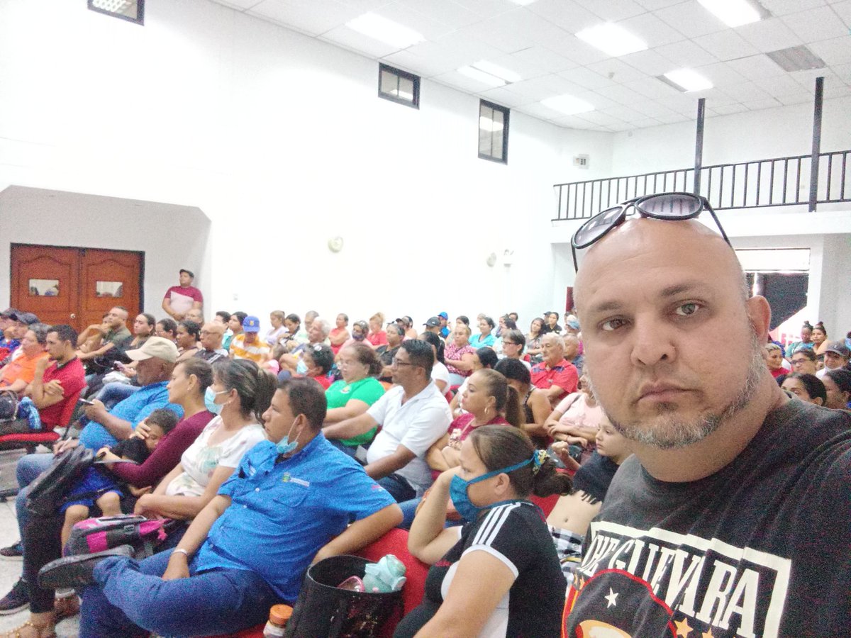 AndersonORomero's tweet photo. Ahora asamblea con la militancia del @PsuvUrena en compañía de @NellyverLugo y nuestro #Alcalde #JhonCarrillo La militancia Roja está en la calle con esperanza y energía para seguir avanzando para consolidar la revolución Bolivariana @NicolasMaduro @FreddyBernal @PSUVTachira https://t.co/Bnyig28zzz
