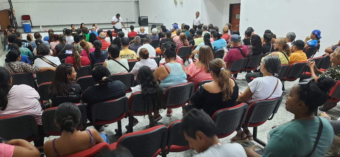 AndersonORomero's tweet photo. Ahora asamblea con la militancia del @PsuvUrena en compañía de @NellyverLugo y nuestro #Alcalde #JhonCarrillo La militancia Roja está en la calle con esperanza y energía para seguir avanzando para consolidar la revolución Bolivariana @NicolasMaduro @FreddyBernal @PSUVTachira https://t.co/Bnyig28zzz