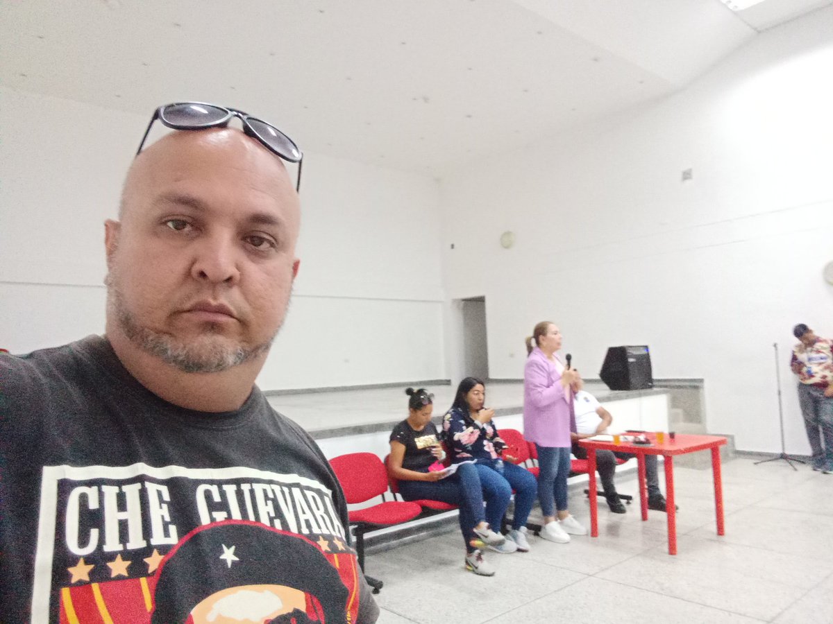 AndersonORomero's tweet photo. Ahora asamblea con la militancia del @PsuvUrena en compañía de @NellyverLugo y nuestro #Alcalde #JhonCarrillo La militancia Roja está en la calle con esperanza y energía para seguir avanzando para consolidar la revolución Bolivariana @NicolasMaduro @FreddyBernal @PSUVTachira https://t.co/Bnyig28zzz
