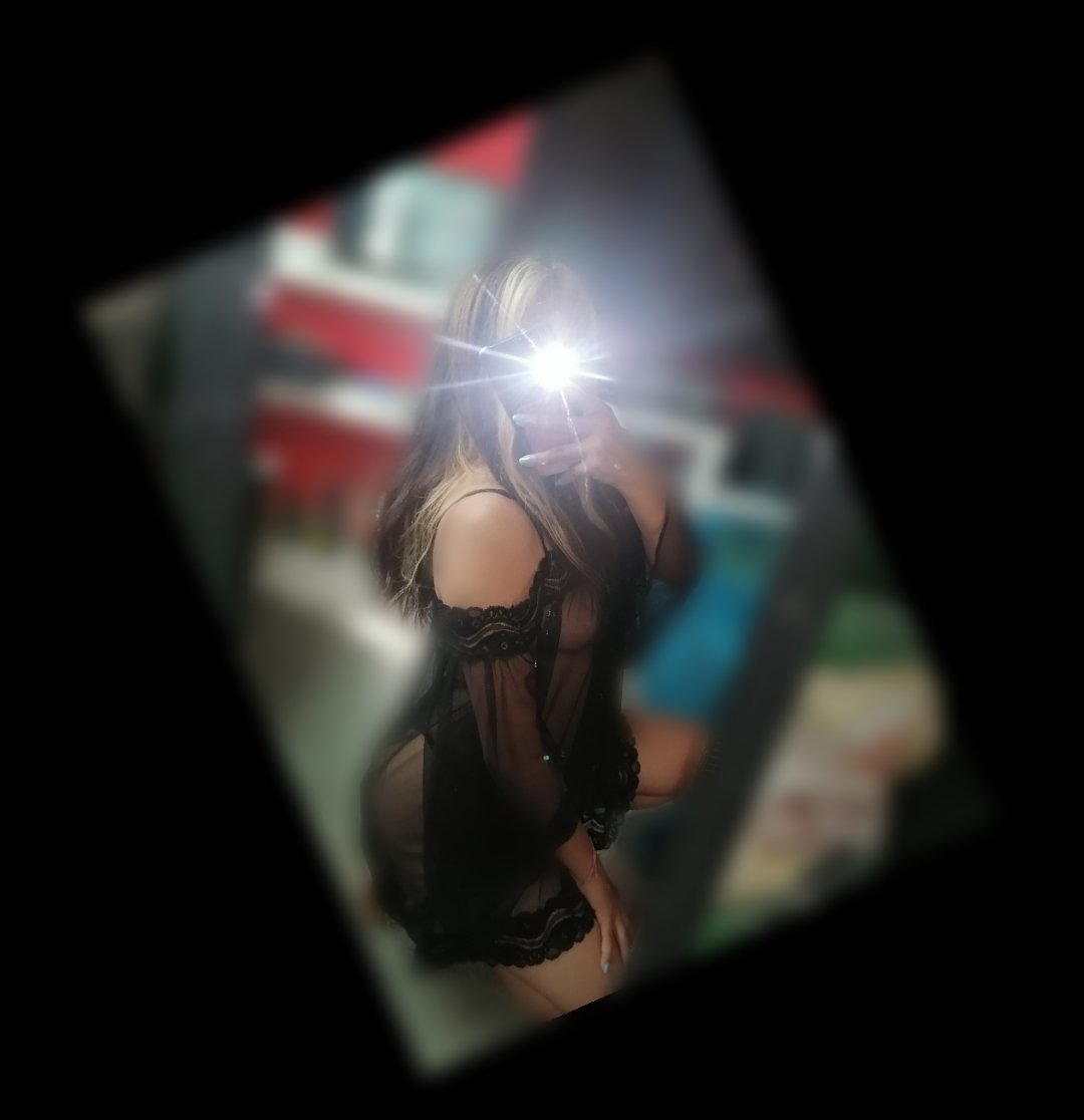 Briony.Xxx’s pics and videos