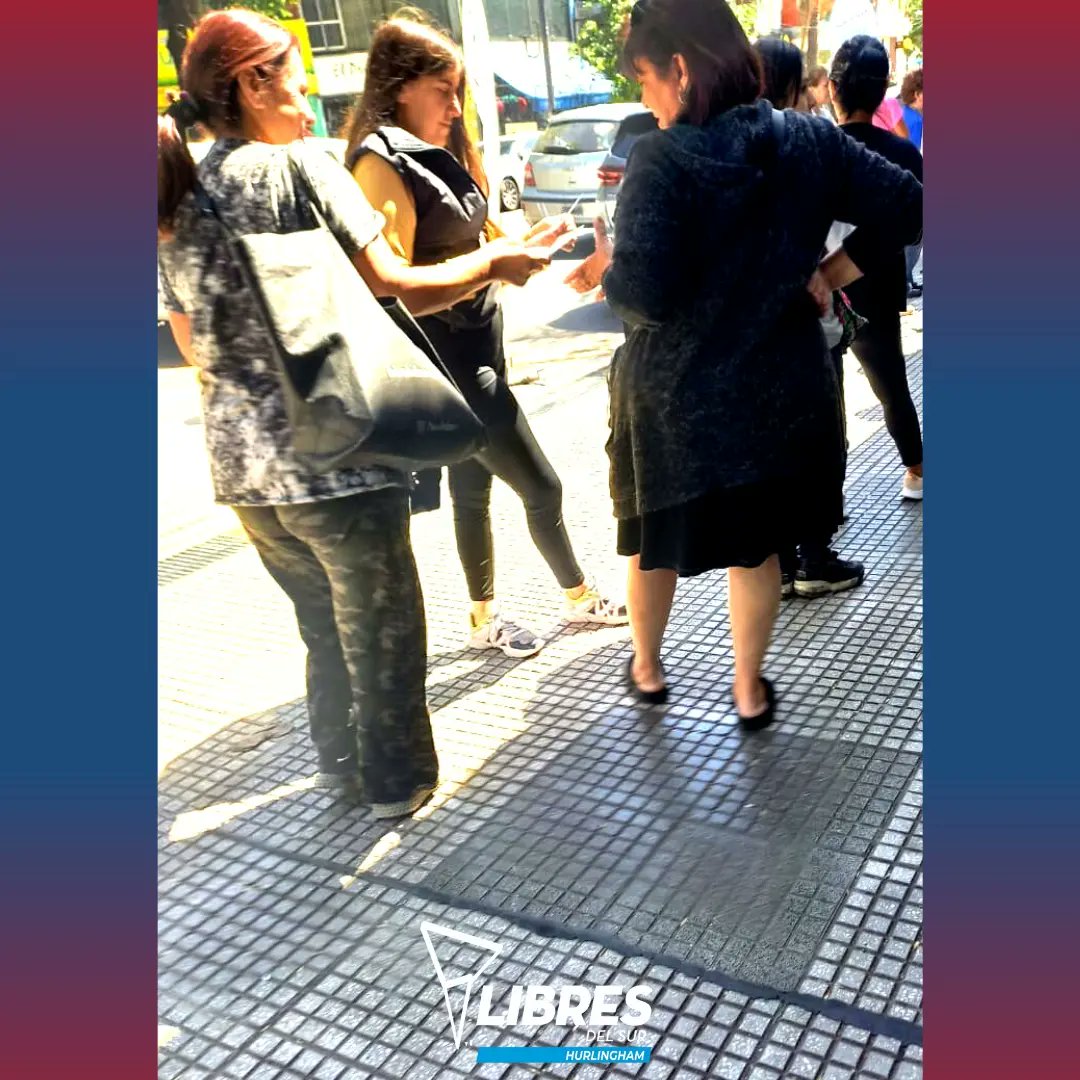 ldshurlingham's tweet photo. 📢 Seguimos pisando fuerte con la volanteada en el distrito de Hurlingham, charlamos con lxs vecinxs compartiendo las propuestas y el perfil político de nuestro candidato a Presidente @jesusescobarnqn
#JesusConVos #JESUSPresidente #LibresDeLSur #Hurlingham #volanteada https://t.co/NreAgTQeGB