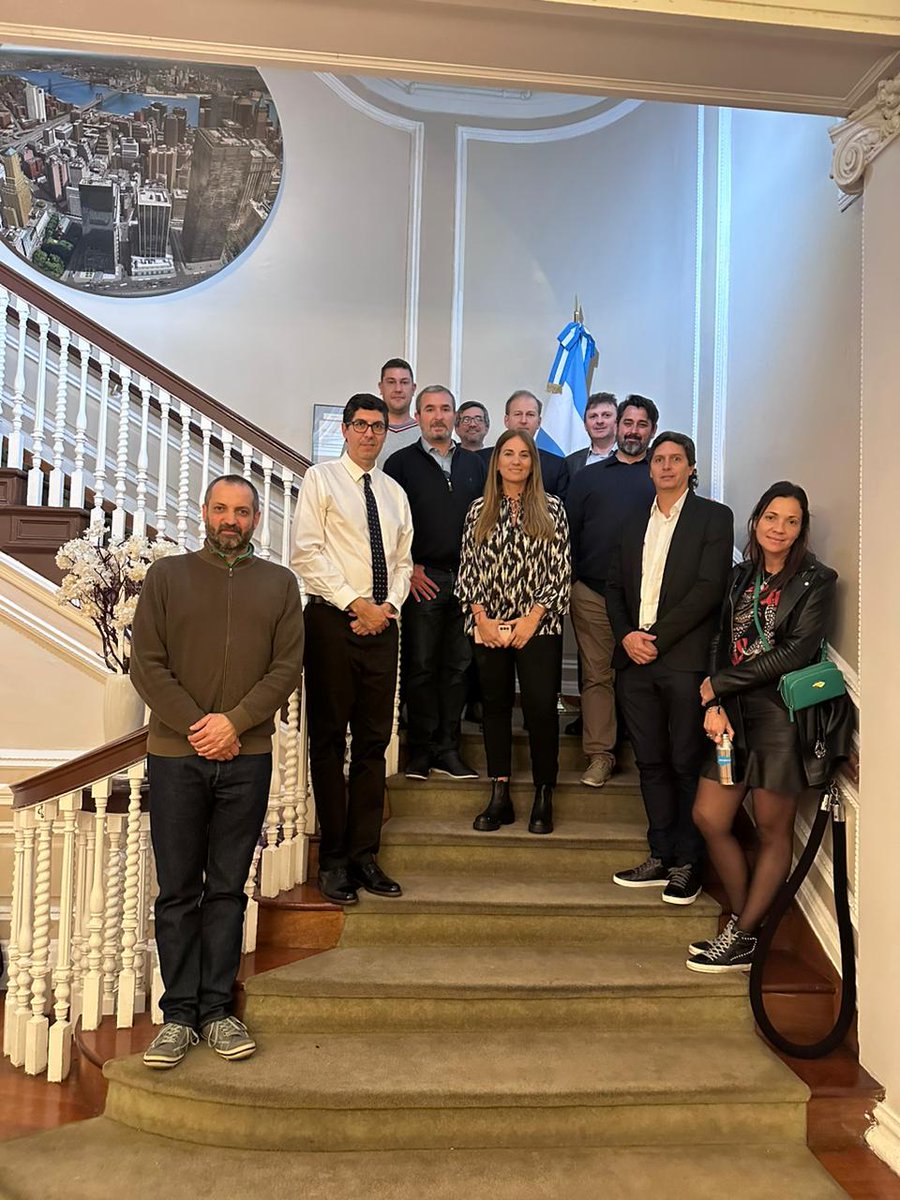 👉 En el horario del almuerzo, nos recibieron en el Consulado Argentino en New York (<a href="/ARGenNewYork/">Consulado General Argentino en Nueva York</a>) 
➡️ Allí tuvimos la oportunidad de planificar futuras misiones y acciones concretas comerciales en la ciudad estadounidense 🙌🏻🚀