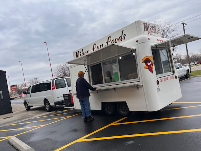 BOLDNP's tweet photo. Join us and @WLLR at the grand opening of our newest #BOLDNorthernPlains location in Clinton, IA! Visit us at 2900 S 25th St to see our new store, enjoy some food and fun and save with our latest offers.
#AStoreIsBorn #LifeAtAtt #GoWest https://t.co/7cxLSjEN4X