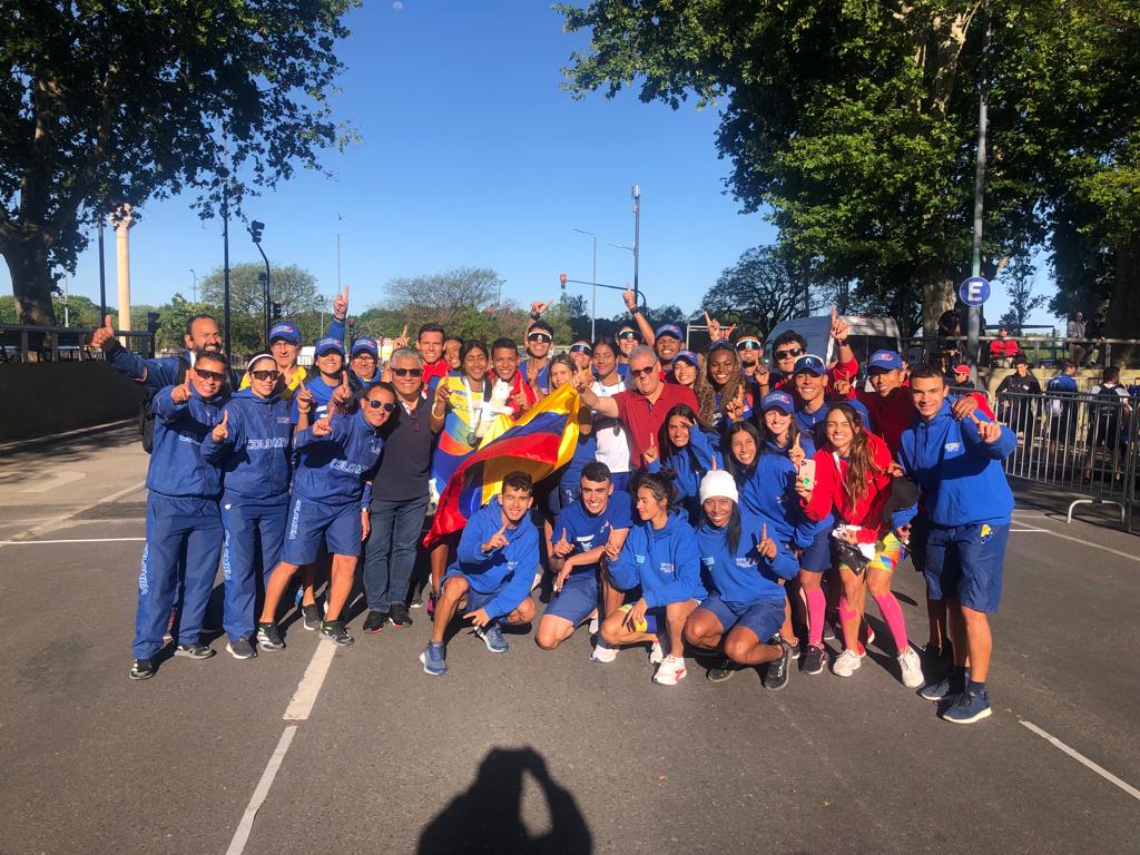 ¡Colombia, campeón mundial de patinaje de velocidad! 

La delegación, que compite en los World Skate Games Argentina 2022, tocó el cielo con las manos, con el decimosegundo título consecutivo en una disciplina, que enaltece el nombe de toda una nación. #WSG2022