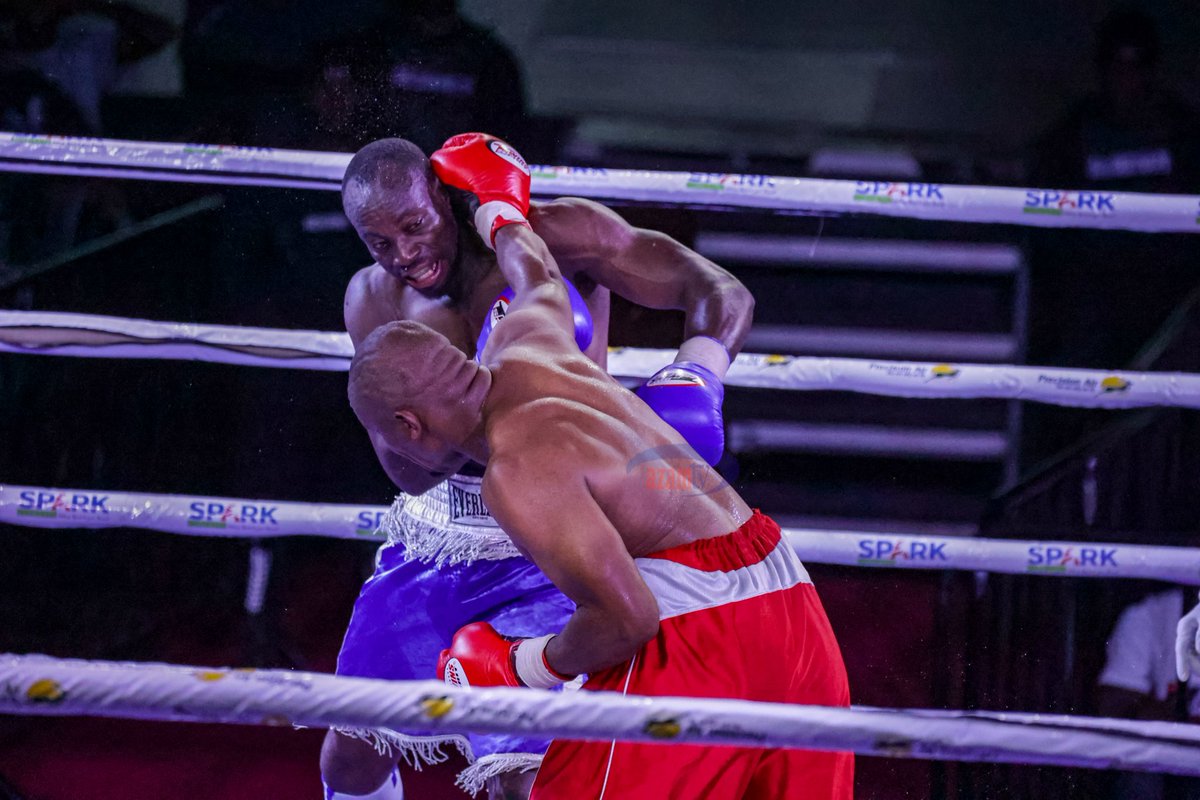 azamtvtz's tweet photo. USIKU WA RADI: Mbilinge za Mtanzania, Jongo Jongo dhidi ya Mganda, Musa Ntege kwenye pambano la nane usiku huu

Tuko LIVE #AzamSports1HD 

#ThunderNight #SuperDomeBoxing #VitasaNight #UsikuWaRadi #Vitasa #NgumiJiwe #VitasaFightNight #AzamSports1HD https://t.co/zHfTA0nfvG