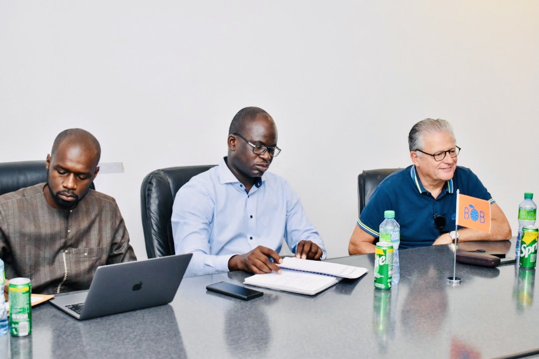 PapeMalickNdour's tweet photo. 5- Notre ambition étant à long terme des grandes entreprises de livraison à l’image du géant DHL. 

C’est un défi majeur que nous devons relever ensemble et c’est possible.

Ñio far!

#senegal
#jeunesse
#tiaktiak
#mjee https://t.co/m4yvCl8vqt