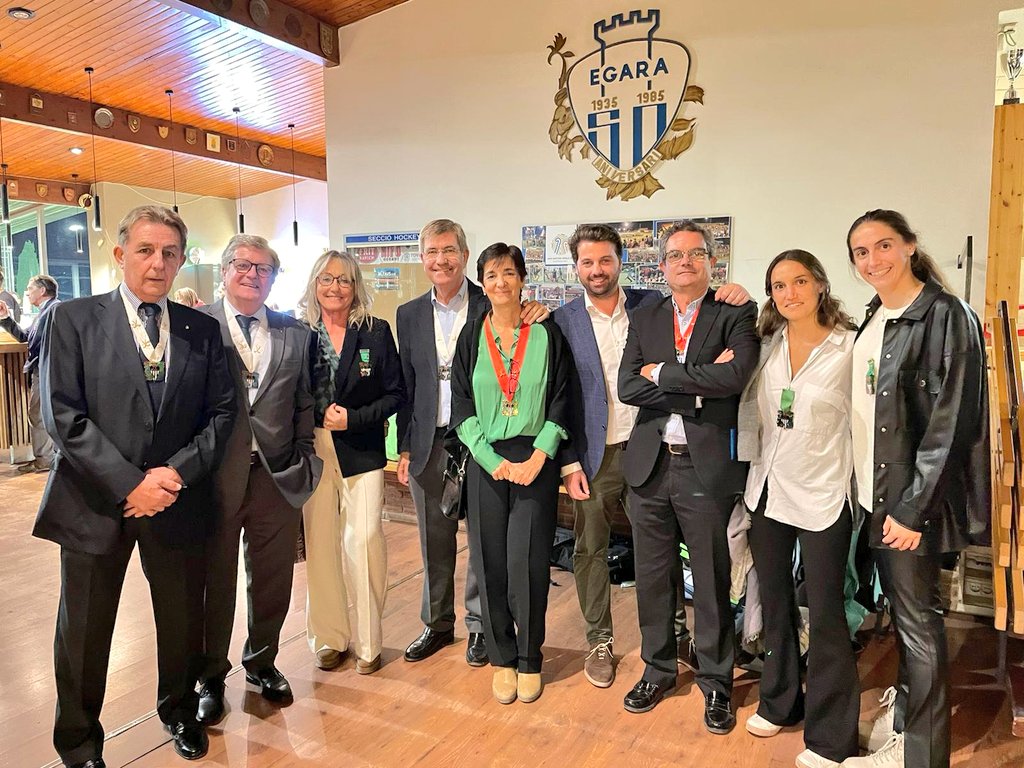 Com a Cavaller-Medalla, un honor sempre assistir a la trobada anual de l'Orde del Drac de Sant Llorenç, la singular i magnífica lògia del <a href="/clubegara/">Club Egara</a>. El clan Salvatella, especialment feliç perquè una de les nostres, la <a href="/CrisSalvatella/">Cristina Salvatella</a>, s'hi incorpora com a nova Dama-Medalla! ⚪️🔵