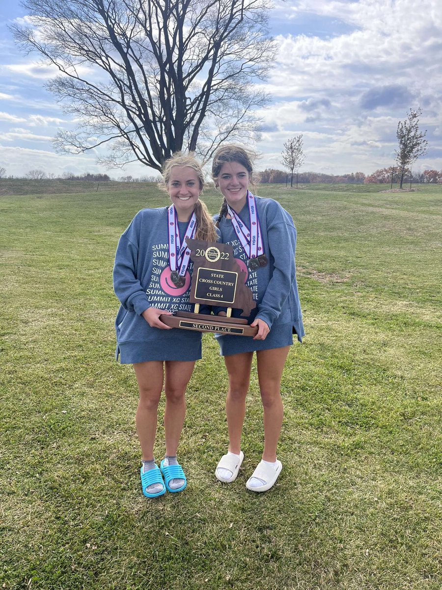 caterossomanno's tweet photo. so beyond proud of my entire team today at summit for getting 2nd place at state!!! I got 4th and ran 19:17, and am so proud of Ella and Reese for placing as well. So grateful to have the best teammates and coaches and can’t wait to see how track and next xc season goes! https://t.co/k8DTghKBM7