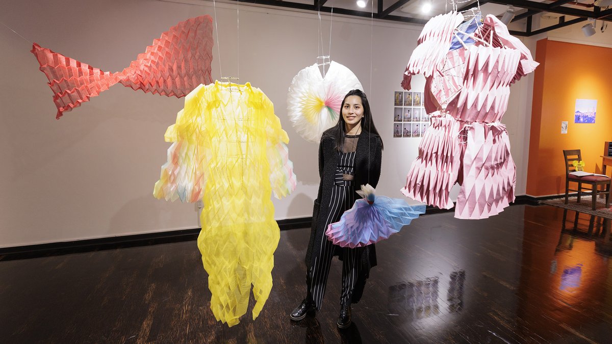 pucp's tweet photo. Akemi Yagui Kaqui (Diseño Industrial), Carlos Ladines Ijiri (Pintura), Valeria Kohatsu Salguero (Diseño gráfico), Sofía Nakasone Arakaki (Arquitectura) y Narumi Ogusuku Higa (Comunicación Audiovisual) reflexionan sobre el cuerpo, la hibridación cultural, la identidad, la memoria https://t.co/JaeqQAbr61