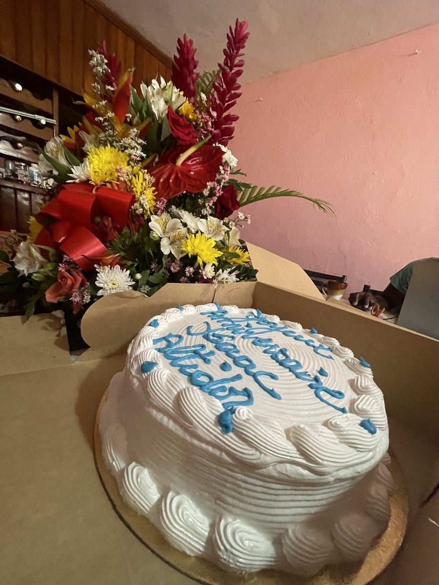 isaacaltidor's tweet photo. My Dad gave me flowers and a cake 
🙌🏾🙌🏾🫶🏾🫶🏾🥺🥺 #BdayToMe #BestDadEver https://t.co/PNLsjrBUjm