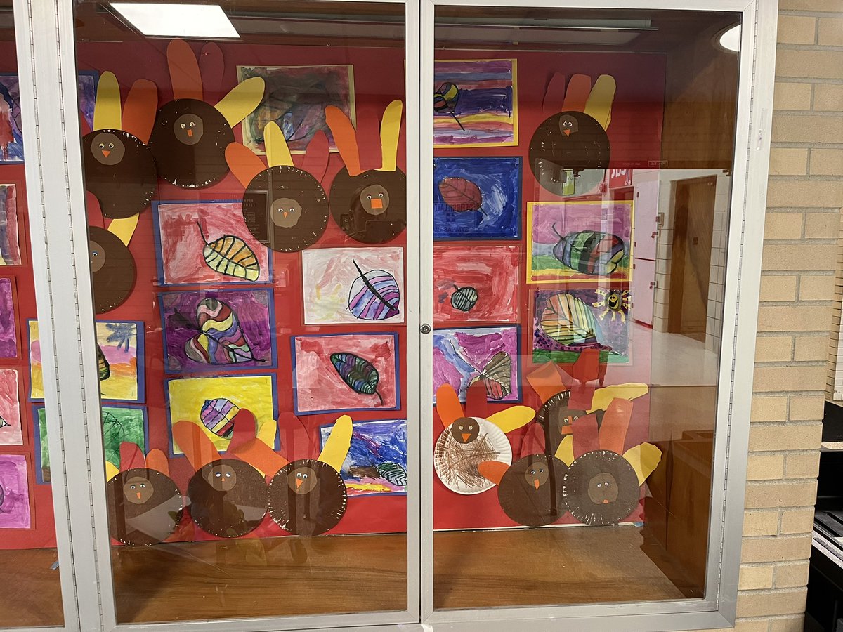 stephanieljacob's tweet photo. Syring students are ready for Fall and Thanksgiving @SyringDragons @swartz_creek https://t.co/OXozL8tzRK