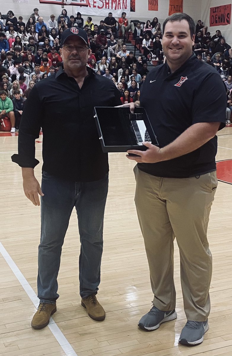 #OKPrepScene: Handed Out Some
Hardware Today at Duncan HS!

2022 Prep Nation Large Class
Baseball Coach of the Year to
@GrantOliver13 !

5A State Title in his 1st Year
Duncan Won Every Playoff Game
(District; Regional and State)
by Run Rule or Shutout.

youtu.be/F5J0fhgXHS4