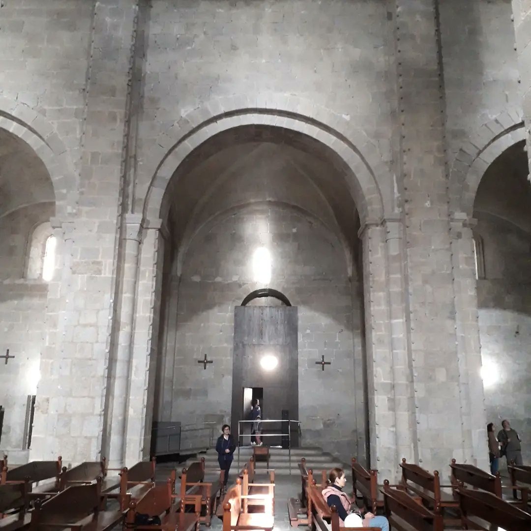 Pyrenne_EAMAG's tweet photo. "Al Solstici d'hivern la llum més baixa al cel, és la llum més alta a l'interior de la nau de la Catedral de Santa Maria d'Urgell". JVF 🌐
@PyrenneEAMAG @gnomonica_cat #uncelalaterra #lallumdelpirineu
📷 Octubre https://t.co/ynA0NaGXDx