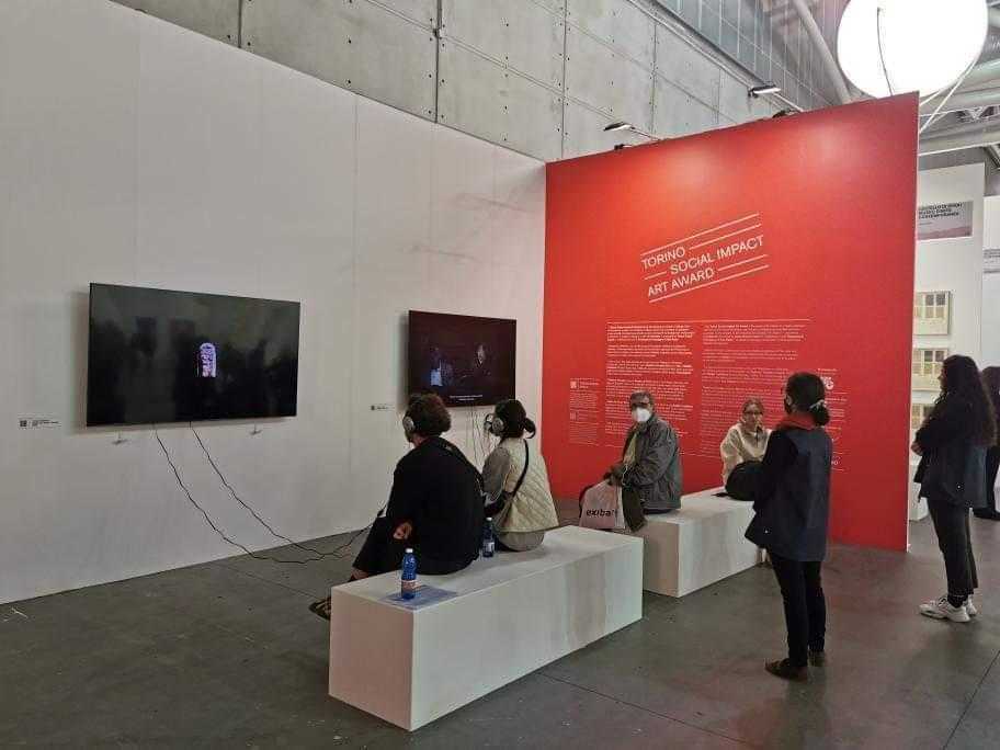 TOSocialimpact's tweet photo. 📌 Ricordiamo che, fino al 6 novembre, potete vedere le opere video prodotte dagli artisti vincitori della terza edizione del #TSIArtAward ad @ArtissimaFair.
⏰ Il 5 novembre alle 18:30 non perdetevi il talk sull'impatto sociale dell'arte.
👉 https://t.co/uPw4BuDQFC https://t.co/luqT0WWbEt