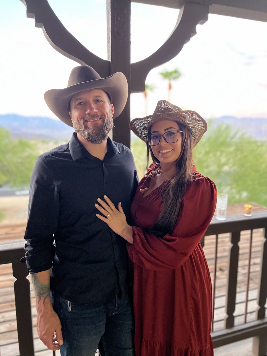 Meet our GM and AGM, Gary and Vanessa Preslar. They are sure to welcome you and ensure that you have a great visit.
#borregoexperience #myhwvmoment #meetourteam #borregovalleyinn #bighornburgers