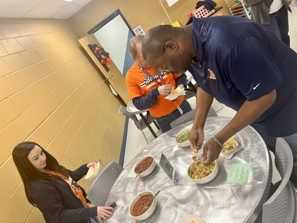 Bronco_Guidance's tweet photo. Who helps counselors when we’re crying?! 🥵🔥Perk of today was tasting delicious &amp; creative salsa recipes made by our amazing culinary students🧑🏻‍🍳 #friyay #salsacontest @BroncoCulinary  @NISDCounseling https://t.co/buKePUyfRl