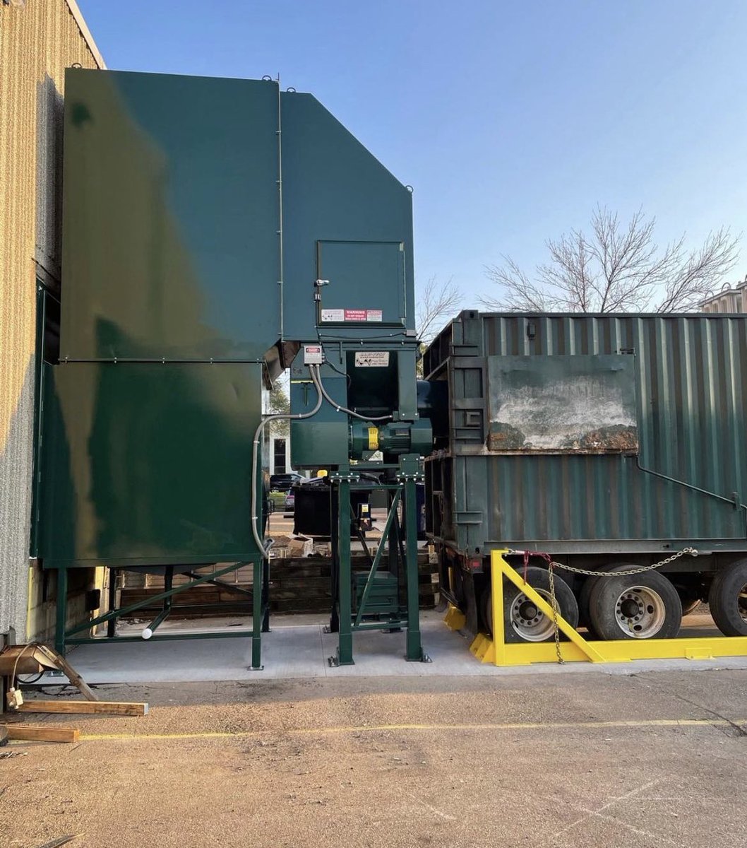 SaniTechSys's tweet image. This one button system is operated with a cane dumper with an integrated scale dumping into an auger then compacted into a semi trailer. 👏🏻

.
.
.
#friyay #weekendishere #green #wastemanagement #thankful #hardworkpaysoffs #friday