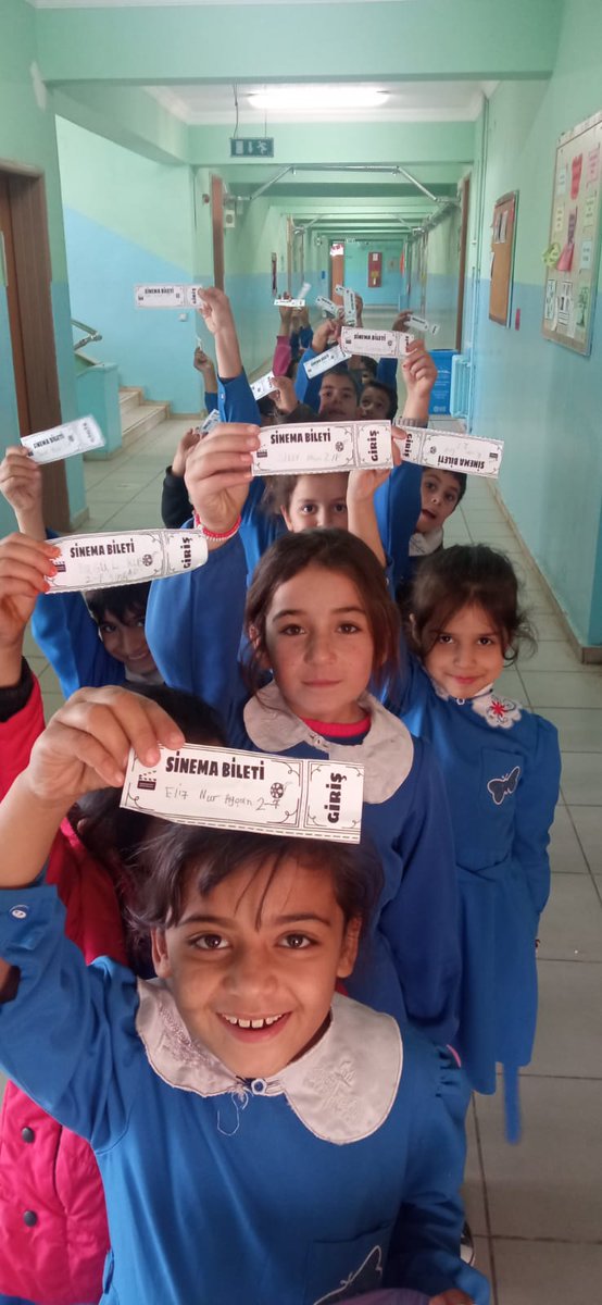 AkifHilvan's tweet photo. Okulumuz 2-F sınıfı öğrencileri, öğretmenlerinin hazırladığı biletlerle gerçek bir sinema deneyimi yaşadılar.@Hilvan_MEM https://t.co/x5XhQ7fXkz